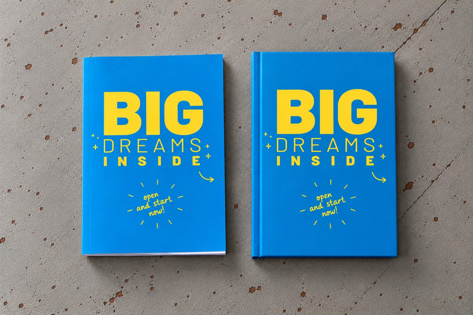 Dois cadernos Big Dreams Inside azuis, lado a lado
